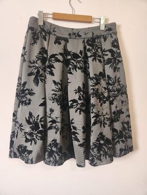 Faith and Joy Pleated Flocked Floral Midi Skirt Fit & Flare Gray/Black Sz L EUC